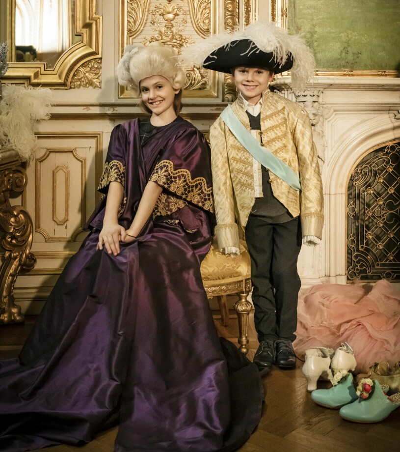 Men...det är ju prinsessan Estelle och prins Oscar! Prinsessan Estelle och prins Oscar på Kungliga Operan 250 år