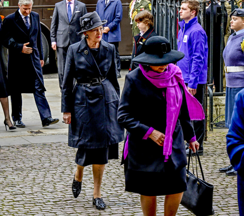Prinsessan Christina på väg in i Westminster Abbey, följd av sin kusin drottning Margrethe. Drottning Margrethe Prinsessan Christina Minnesceremonin för prins Philip i Westminster Abbey