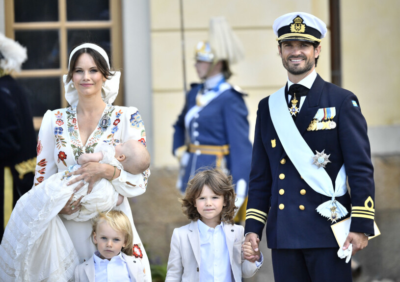 Familjen behöver lyckligtvis inte vara rädda för ugglorna som är på rymmen. Prinsessan Sofia, prins Carl Philip, prins Alexander och prins Gabriel på prins Julians dop, 2021