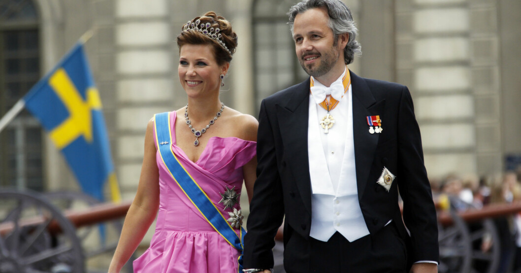 Ari Behn var en högt älskad medlem av norska kungafamiljen, men tiden i rampljuset bjöd även på många utmaningar. ari behn prinsessan märtha louise