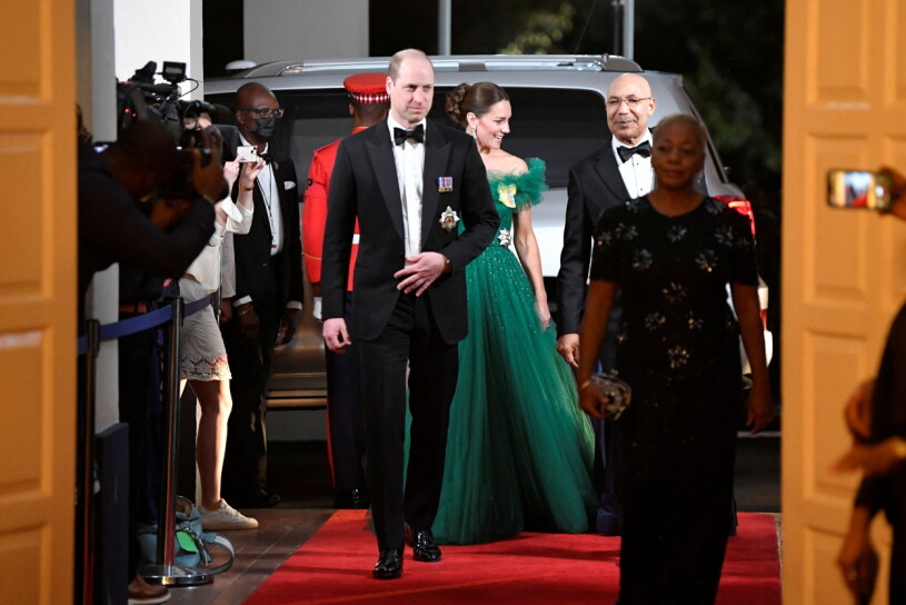 Kate och William på middag hos Jamaicas generalguvernör i går kväll. Prins William och hertiginnan Kate på Jamaica
