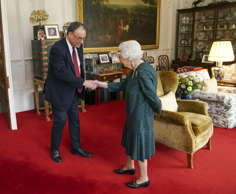 Drottning Elizabeth med Andrew Bailey, chef för Bank of England. Drottning Elizabeth Windsor Castle Oak Room Andrew Bailey Bank of England