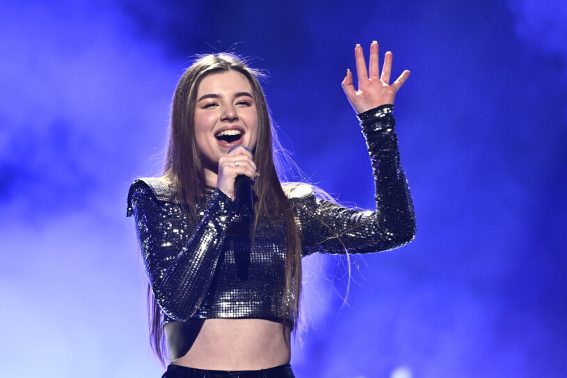 Maria Sur framför låten “Never give up” under fredagens artistrepetitioner inför Melodifestivalens andra deltävling, som hålls i Saab Arena i Linköping.