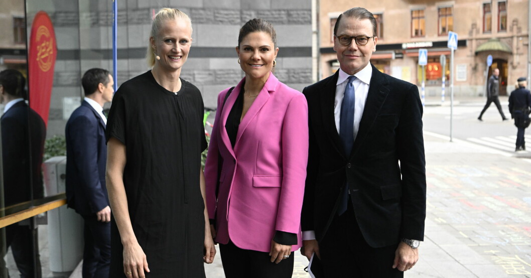 Kronprinsessparet välkomnades av Generation Peps verksamhetschef Carolina Klüft.