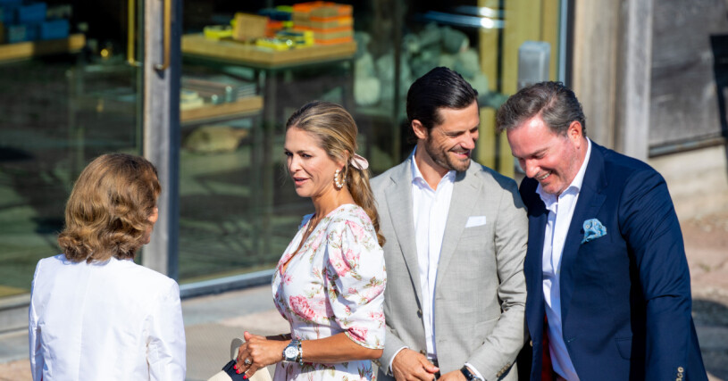 Carl Philip måste ha sagt någonting riktigt roligt till Chris! prins carl philip chris o'neill Victoriadagen 2021