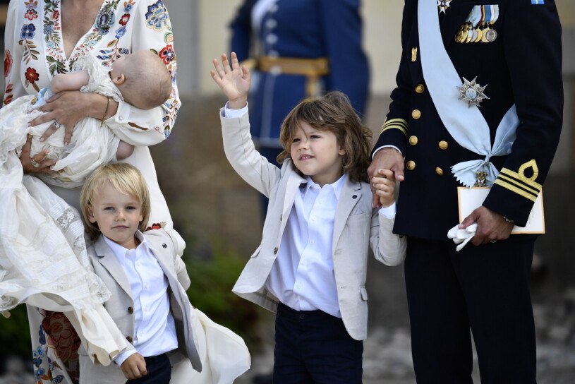 För Alexander och Gabriel är "prinsar" fortfarande mest något som finns i sagorna! Prins Gabriel och prins Alexander efter prins Julians dop i Drottningholms slottskyrka.