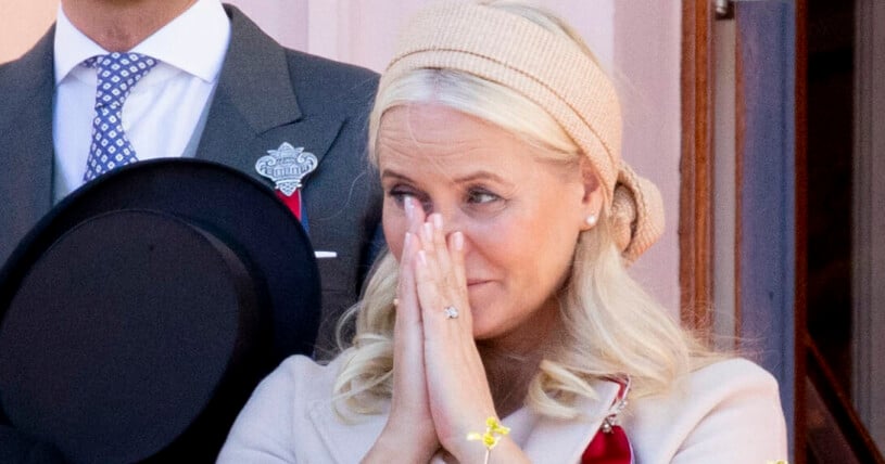 Kronprinsessan Mette-Marit började gråta av musikframträdandet. Kronprinsessan Mette-Marit
