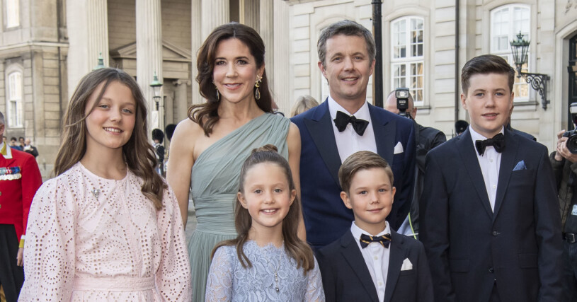 Hela kronprinsfamiljen kollade på matchen i Danmark.