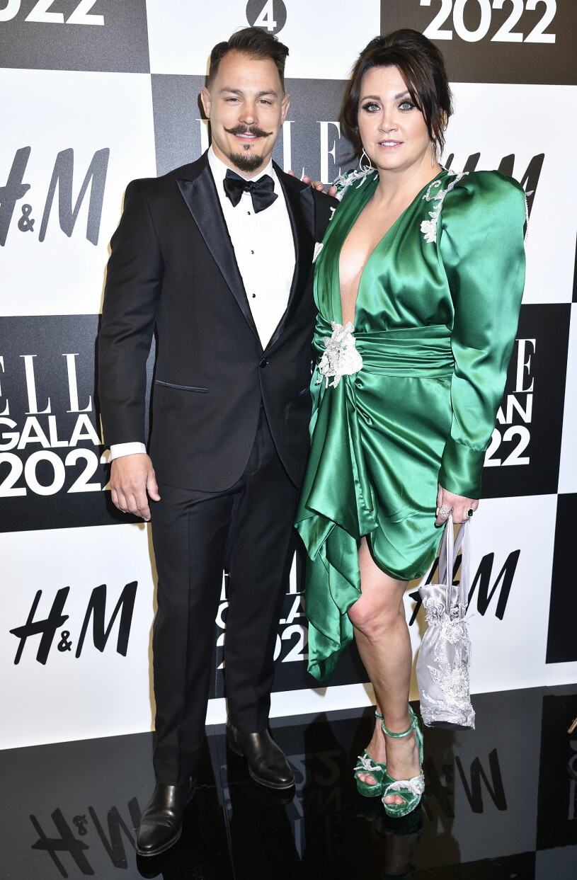Simon och Camilla har startat ett nytt bolag tillsammans! Simon Sköld och Camilla Läckberg Elle-Galan på Grand hotel i Stockholm 2022