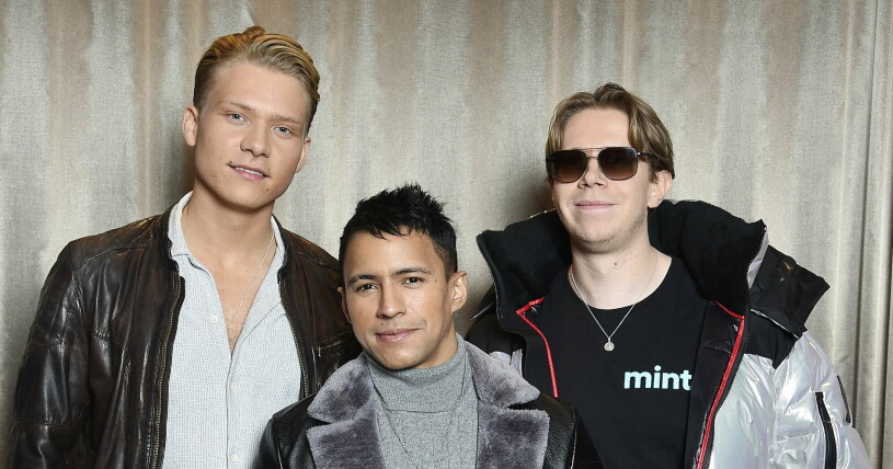 Jon Henrik Fjällgren, Arc North och Adam Woods uppträder med låten ”Where you are” i Melodifestivalen 2023. Jon Henrik Fjällgren, Arc North och Adam Woods