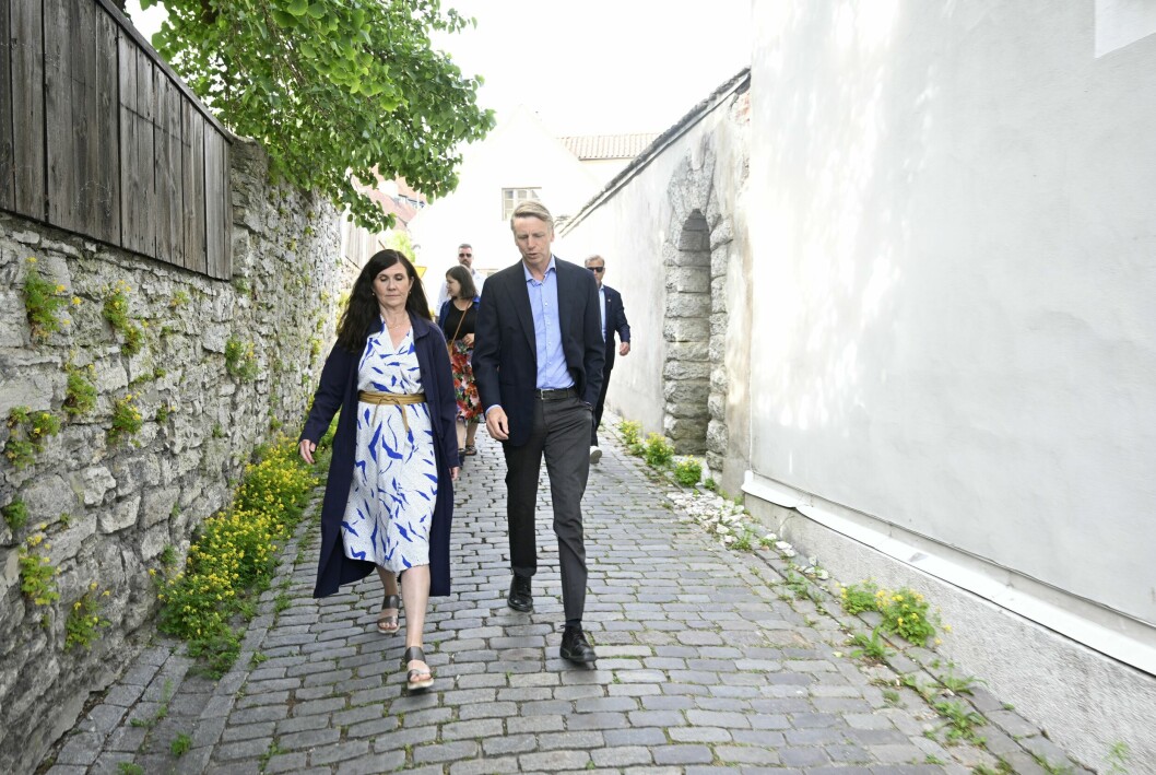 Märta med sin parhäst, språkröret Per Bolund på Gotland i somras. Miljöpartiets två språkrör Märta Stenevi och Per Bohlund