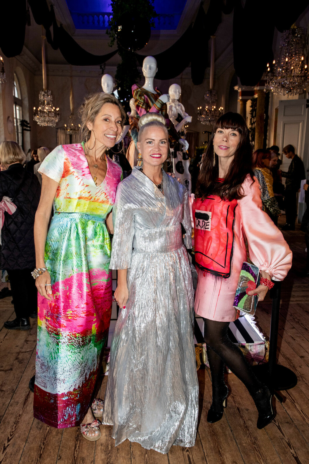 Vilken härlig färgtrio! Therese Neaime, Maria Kessling och Olivia Tamm Delin. Vilken härlig färgtrio! Therese Neaime, Maria Kessling och Olivia Tamm Delin.