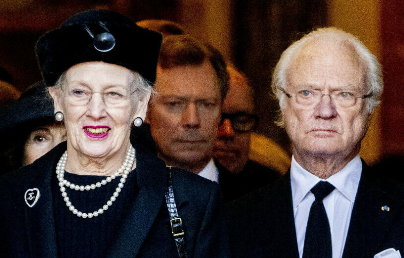 Omvälvande dagar – både för Margrethe och hennes kusin kungen. Drottning Margrethe och kungen på kung Konstantins begravning i Aten