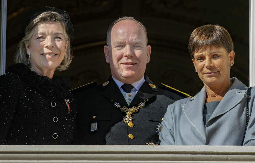 Furst Albert med sin storasyster Caroline och sin lillasyster Stéphanie. Prinsessan Caroline Prinsessan Stéphanie Furst Albert Syskon Monacos nationaldag 2021