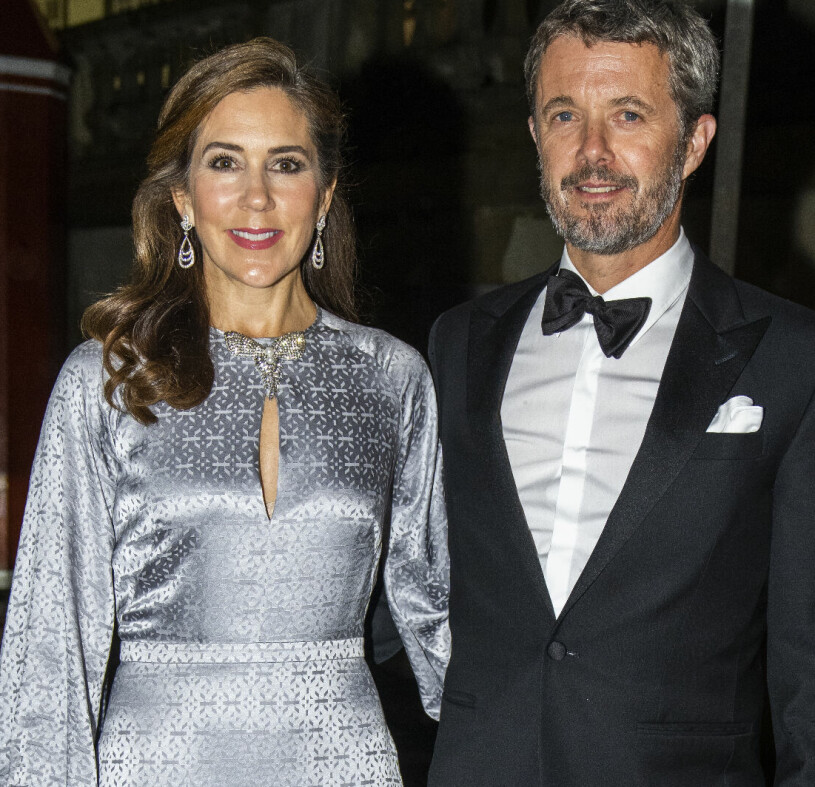 Danmarks kronprinspar: Mary, 49, och Frederik, 53. Kronprinsessan Mary Kronprins Frederik Statsrådsmiddag Fredensborg