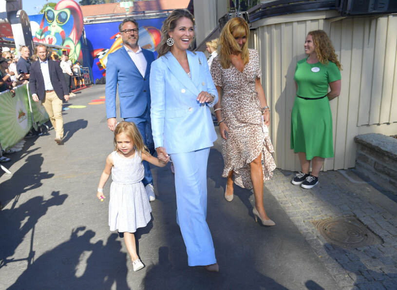 Madeleine är en riktig modeprinsessa! Childhood-dagen på Gröna Lund där prinsessan Madeleine deltog tillsammans med sin dotter Leonore.