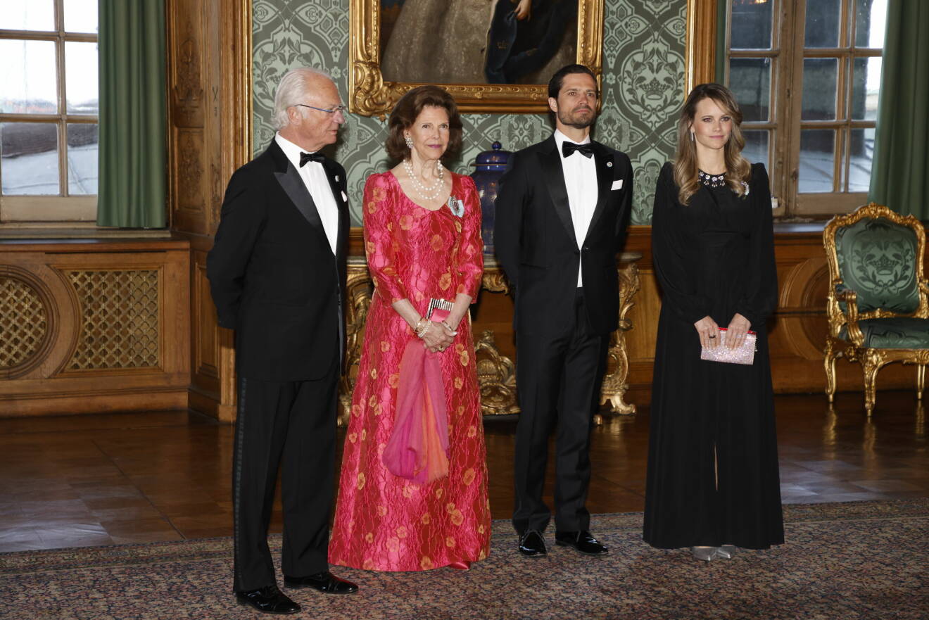 Kung Carl Gustaf, drottning Silvia, prins Carl Philip och prinsessan Sofia på Sverigemiddagen 2022