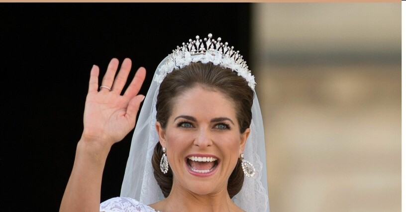 Prinsessan Madeleine bär sitt vackra diadem.