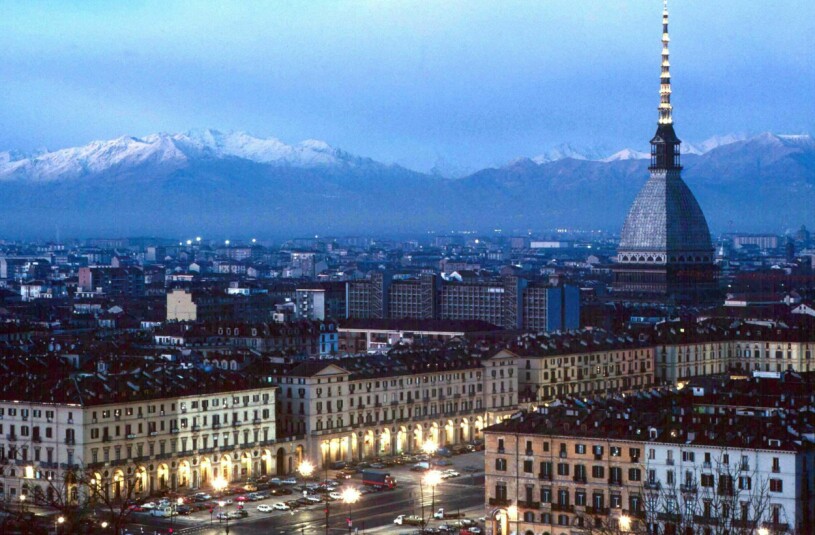 Svaret på den kungliga På Spåret-frågan ”Vart är vi på väg?” är alltså Turin! Den italienska bilindustrins hjärta – här ligger bland annat Fiats högkvarter. Staden Turin i Italien kronprinsessparet 2021