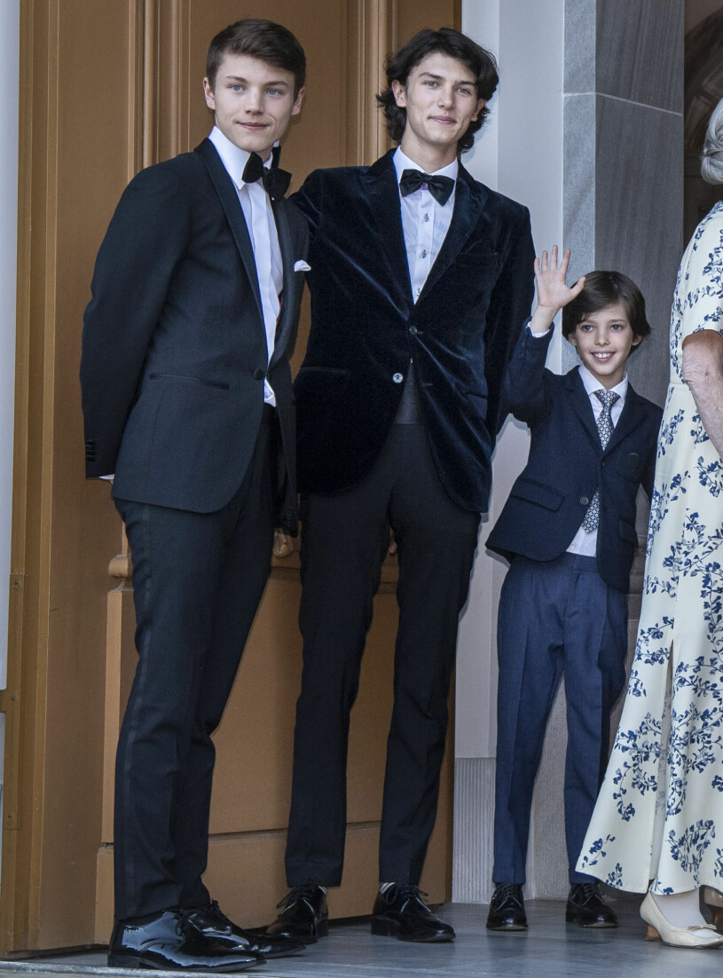 Danska kungahusets modellprinsar Felix och Nikolai, här med sin halvbror prins Henrik junior. Prins Felix, prins Nikolai och prins Henrik junior