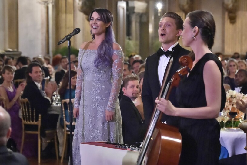 Molly Sandén och Danny Saucedo i prinsessan Sofias sång till Carl Philip under bröllopsmiddagen 2015