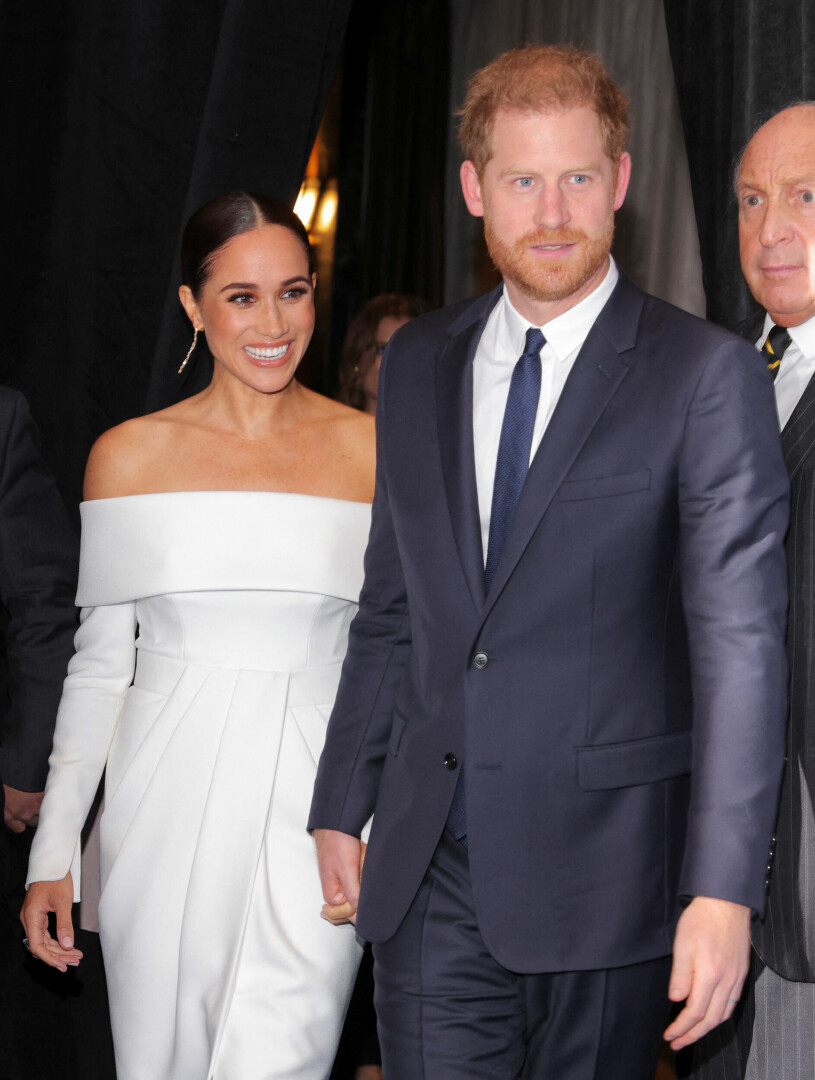 Brittiska kungafamiljens utbrytarpar: I morgon väntar nya anklagelser mot prins William, Kate och kung Charles. Meghan Markle och prins Harry