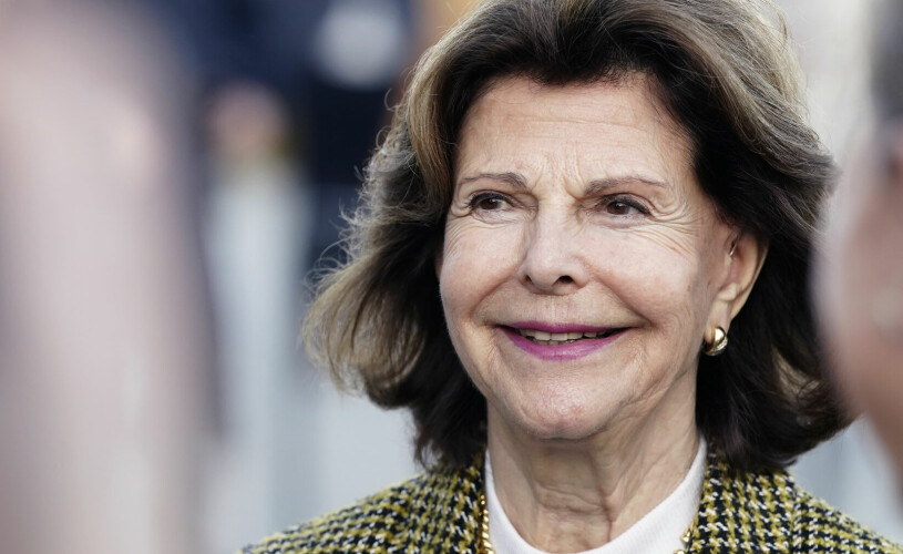 Drottning Silvia i Halmstad i går. Men sen väntade den privata festen ute på lokal! Drottning Silvia