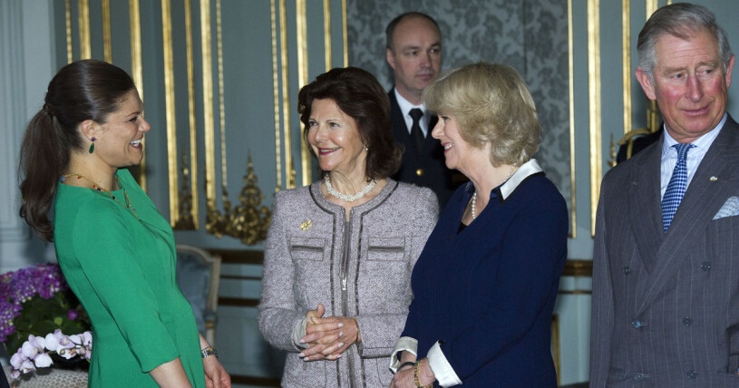 Kronprinsessan Victoria skrattar med drottning Silvia, Camilla Parker Bowles och Charles på Kungliga slottet, 2012
