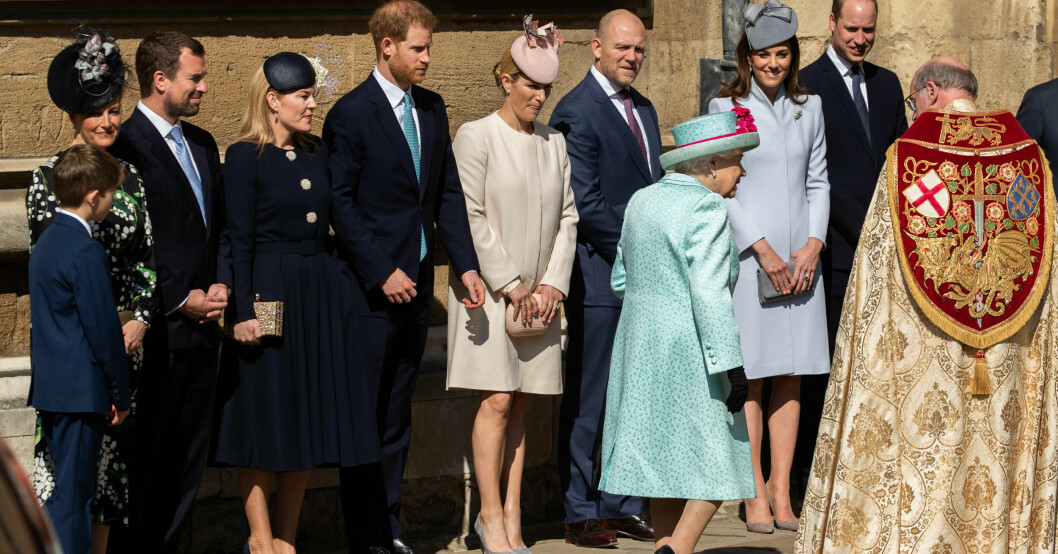 Här står Mike Tindall jämte hustrun Zara och hertiginnan Kate Middleton. Mike Tindall