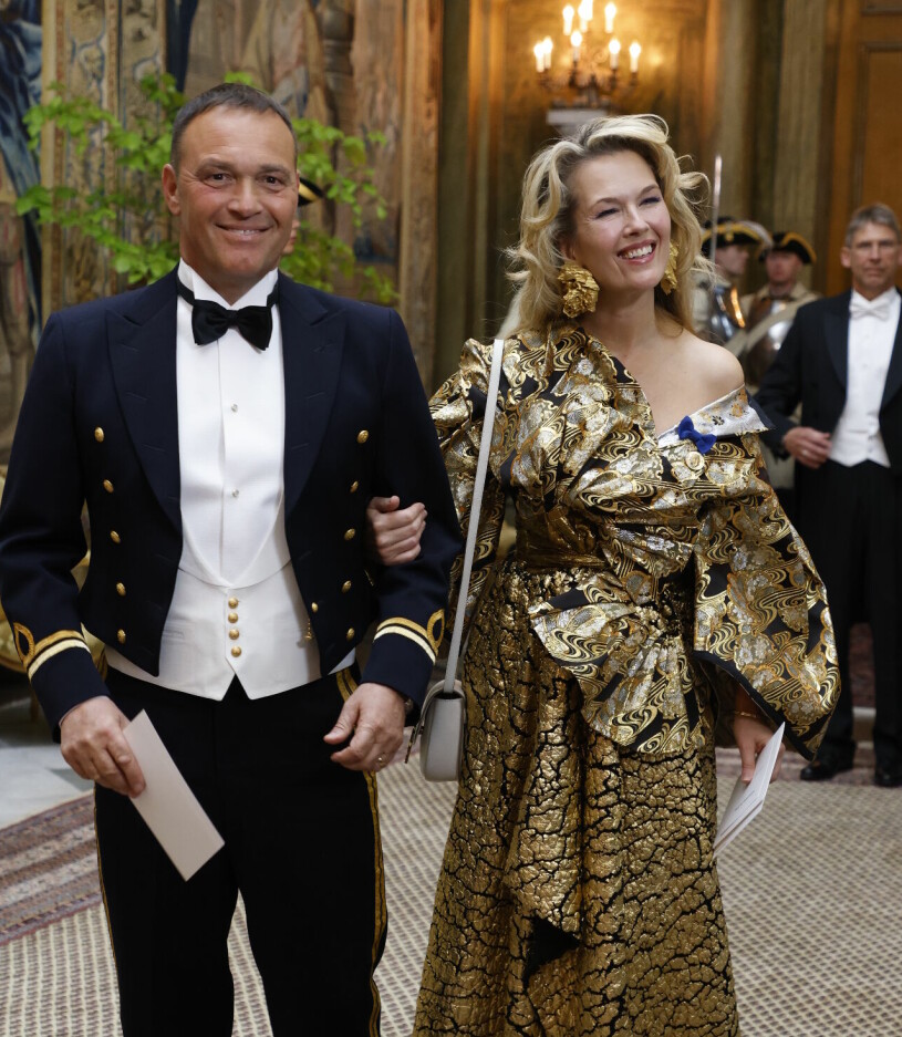 Elin Klinga på härligt partyhumör! Här med sin man Frederik Hillelson. Elin Klinga på kungamiddag med sin man Frederik Hillelson.