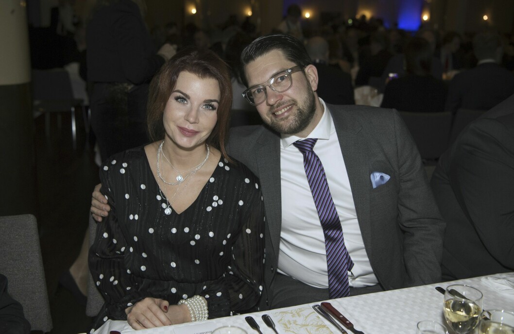 Jimmie vill vara en närvarande pappa till sonen Nils. Han har en bra relation till pojkens mamma Louise Erixon, sedan separationen 2020. Louise Erixon, tidigare sambo med Jimmie Åkesson.