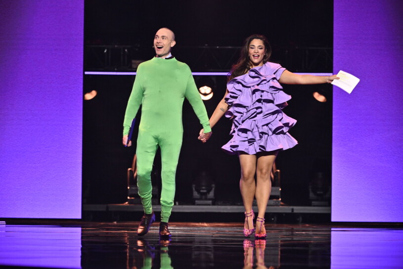 Jesper och Farah bjuder på en fantastisk show i vanlig ordning! Programledarna Jesper Rönndahl och Farah Abad under fredagskvällens genrep inför Melodifestivalens andra deltävling, som hålls i Saab Arena i Linköping.