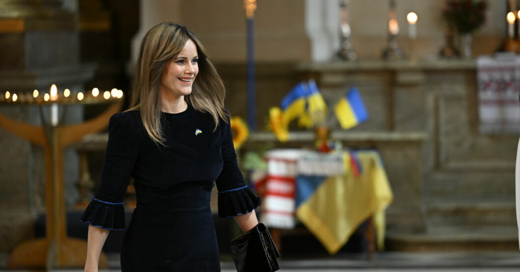 Prinsessan Sofia barn en ny midnattsblå manchesterklänning från Vampire’s Wife. Prinsessan Sofia i sin nya midnattsblåa manchesterklänning från Vampires Watch