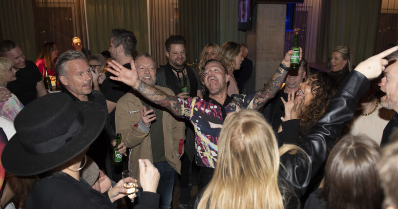 Casper Janebrink släppte loss på efterfesten. Casper Janebrink på Melodifestivalens efterfest