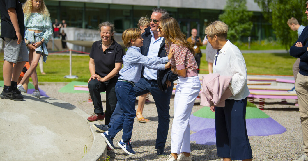 Fullfart i Upptäckarparken som prinsen invigde i tisdags! Chris O'Neill, prins Nicolas och prinsessan Madeleine