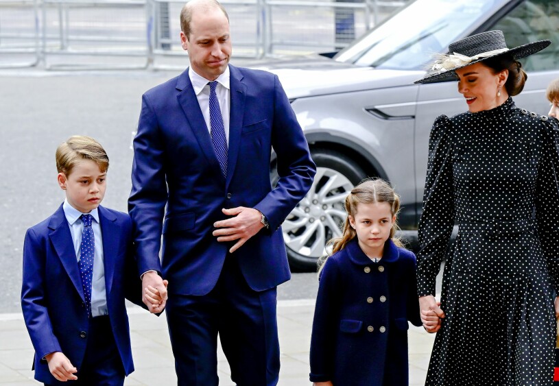 Kate och William med sina två äldsta barn, prinsessan Charlotte och prins George...