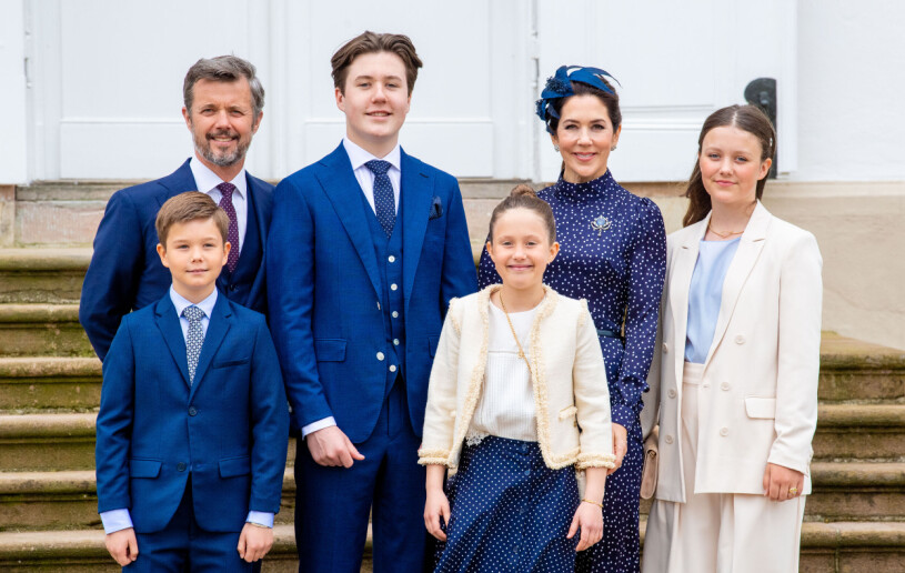 Hela hurtiga familjen! Mary och Frederik med storasyskonen Christian och Isabella samt tvillingarna Vincent och Josephine.