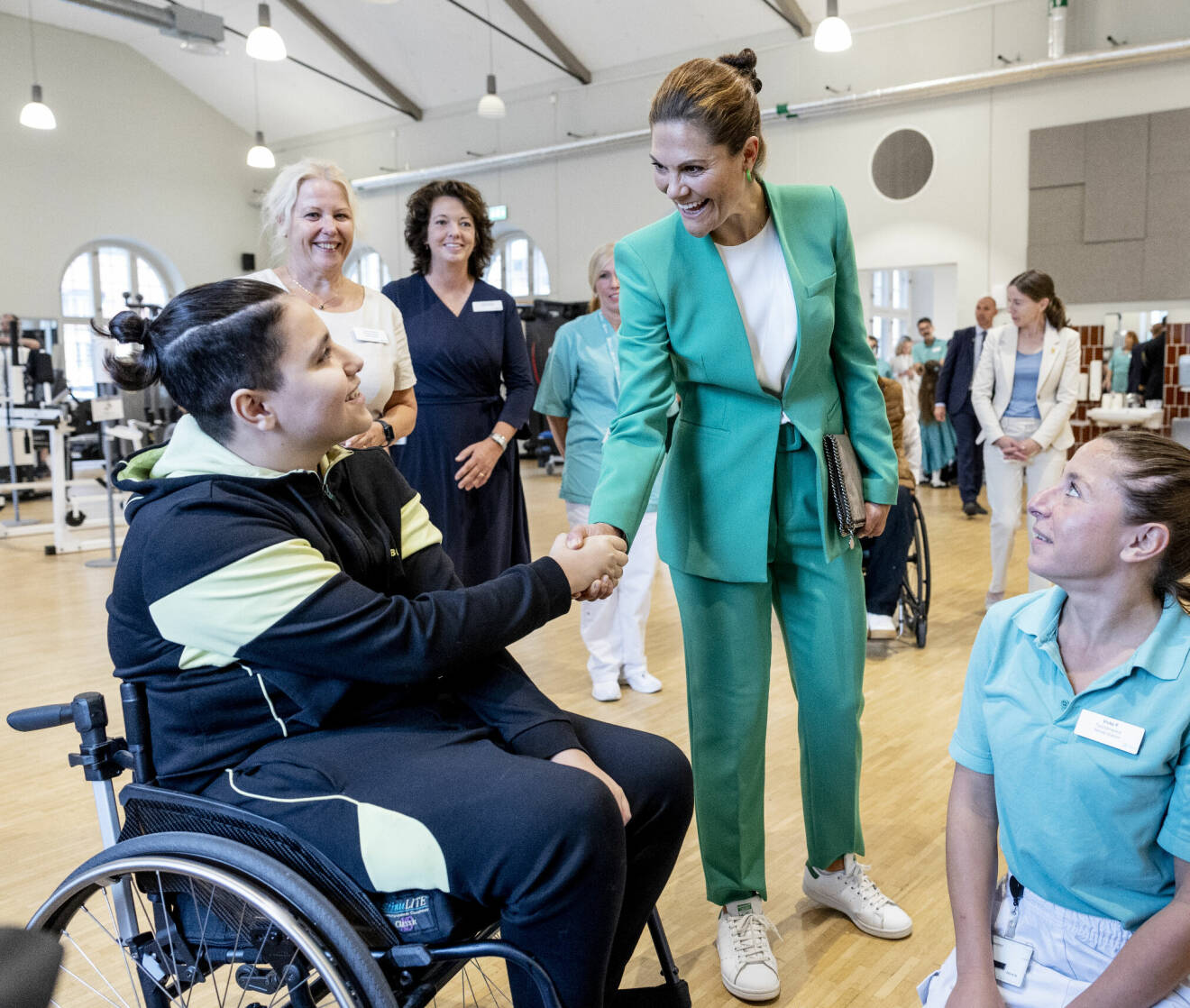 Kronprinsessan Victoria träffar personal och patienter på Aleris Rehab Station i Frösundavik