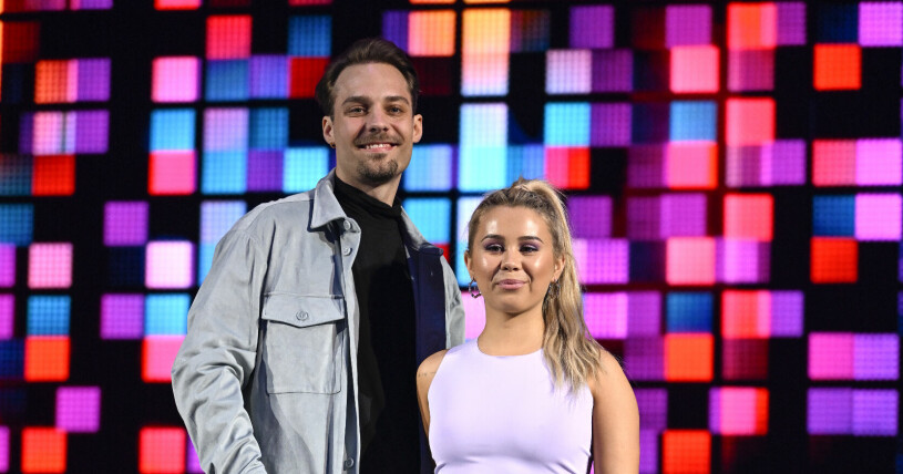Nu tävlar hon i Melodifestivalen tillsammans med Niello.