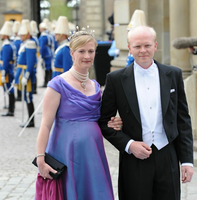 En höggravid Nathalie med sin Alexander på kronprinsessan Victorias bröllop 2010. Prinsessan Nathalie och hennes man Alexander Johannsmann på kronprinsessan Victorias och prins Daniels bröllop