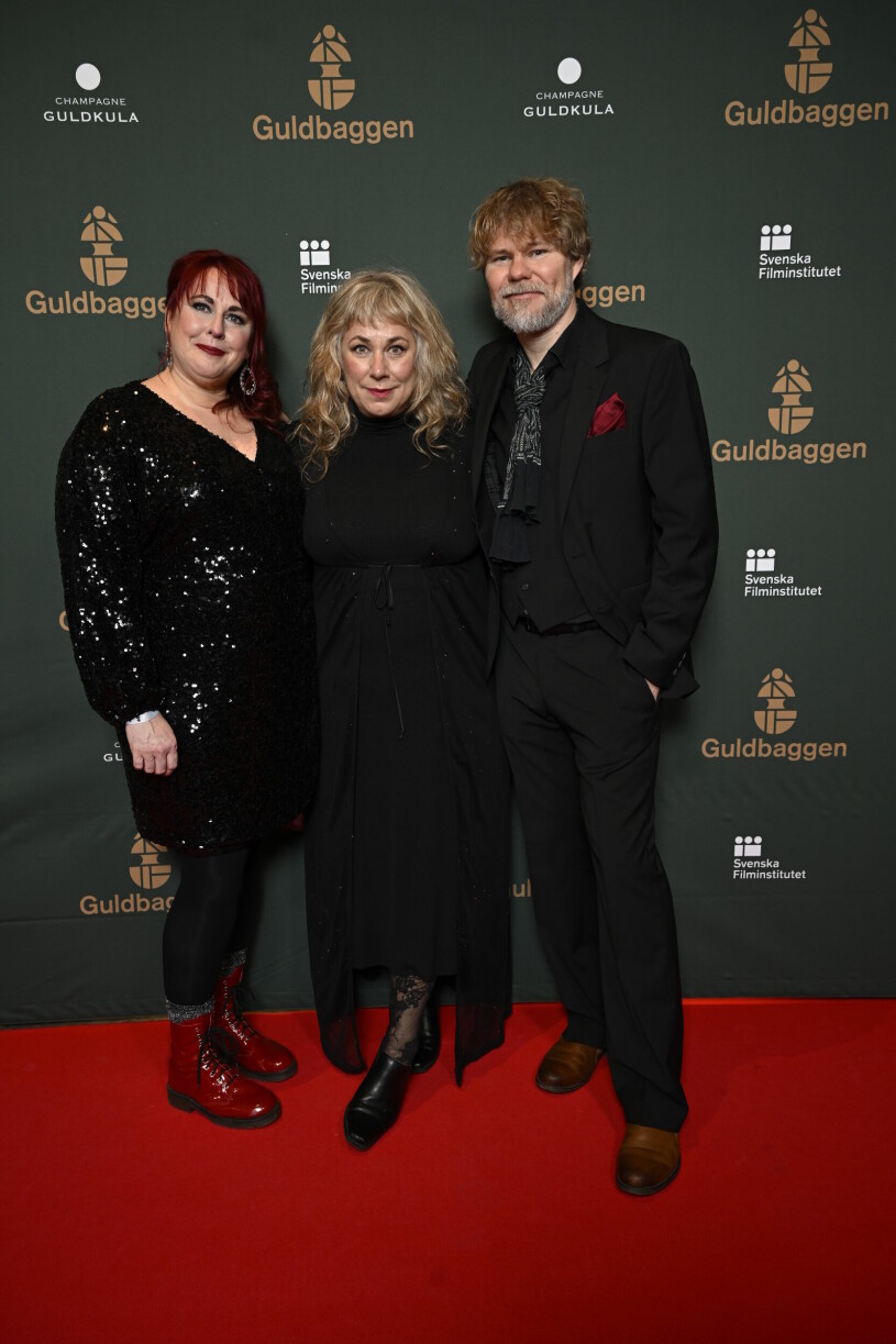Lina Wollter, Stina Wollter och Karl Seldahl anländer på röda mattan till Guldbaggegalan på Cirkus i Stockholm.