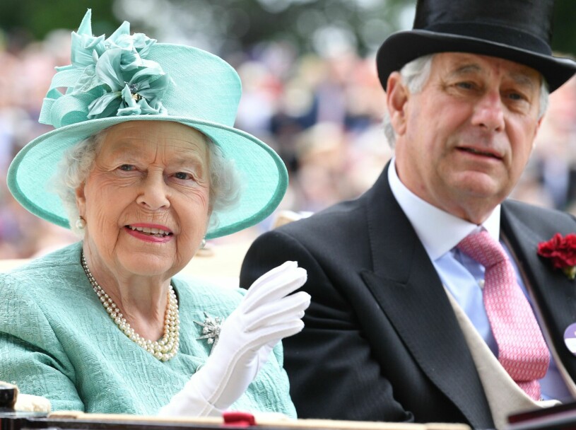 David Bowes-Lyon på Royal Ascot med sin syssling drottning Elizabeth. Drottning Elizabeth på Royal Ascot med sin syssling David Bowes-Lyon