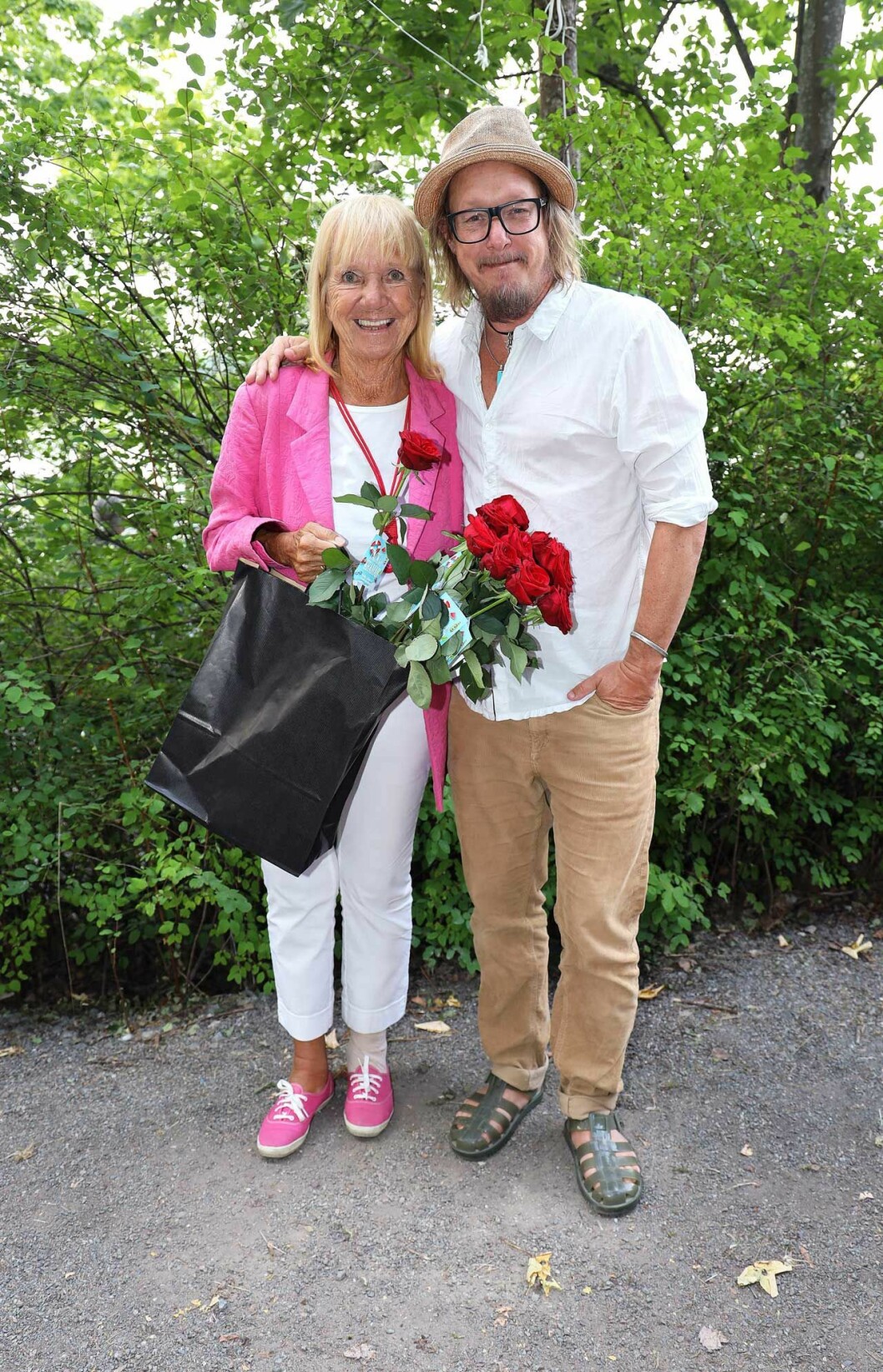Mor och son von der Lancken, Vicky och Johan, var lyckliga över att äntligen få gå ut! Mor och son von der Lancken, Vicky och Johan, var lyckliga över att äntligen få gå ut!