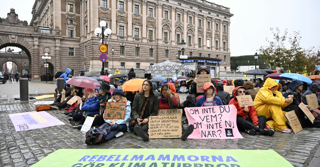 Organisationen Exteicion Rebellion demonstrerar vid Mynttorget i Stockholm innan Riksdagens öppnande. Extinction Rebellion