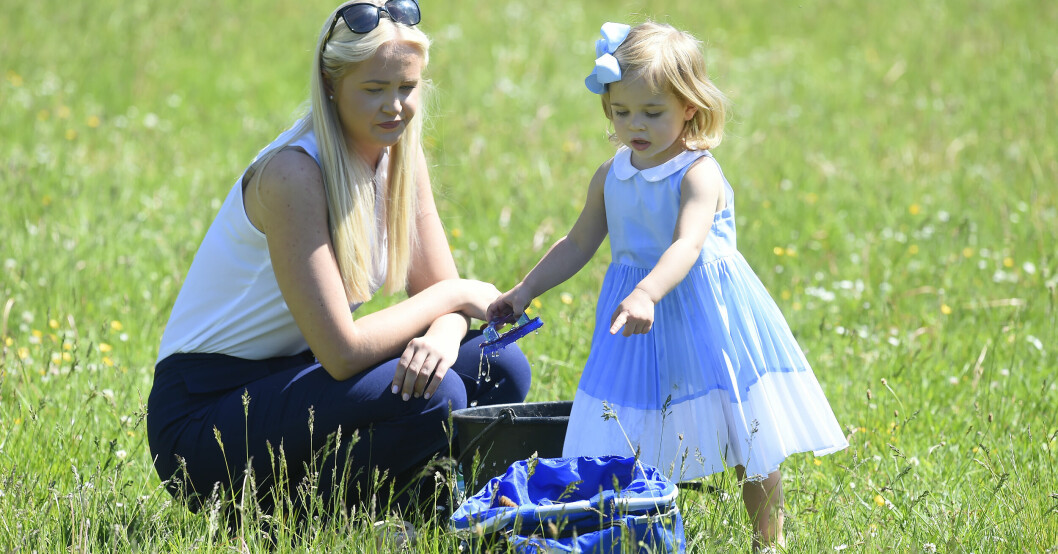Prinsessan Leonore med sin barnflicka Louise Blomqvist.