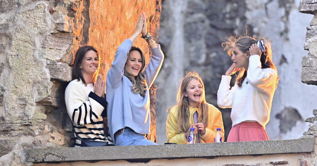 Sofia och Estelle hade kul på konserter i somras! Prinsessan Sofia och prinsessan Estelle med Patrick Sommerlaths döttrar Anaïs och Chloé på plats för konsert med Molly Sandén på Borgholms slottsruin på Öland.
