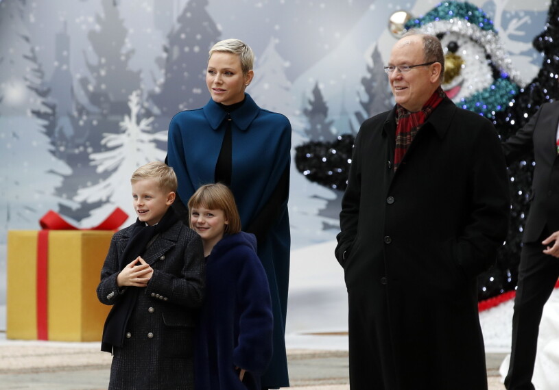 Furstinnan Charlene, furst Albert, prins Jacques och prinsessan Gabriella december 2022
