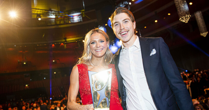 Skidstjärnorna Frida Karlsson och William Poromaa är fortfarande ett par trots märkliga uppgifterna. Frida Karlsson och William Poromaa