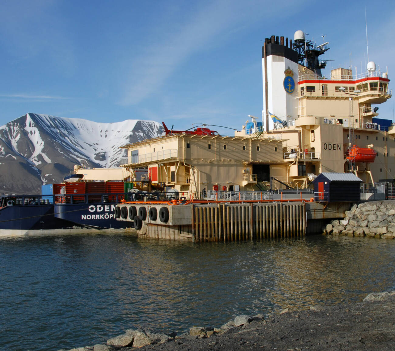 Isbrytaren Oden i Longyearbyen på Svalbard – fotograferad vid ett av kronprinsessan Victorias besök