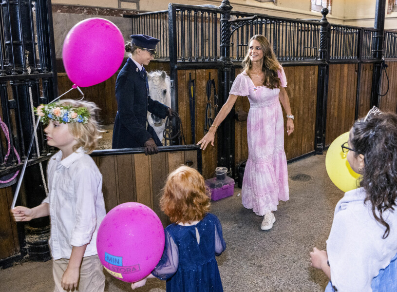 Estelles älskling Victor redo för dagens specialuppdrag... Prinsessan Estelles ponny Victor var med på prinsessan Madeleines kalas för Min Stora Dag på Kungliga Hovstallet